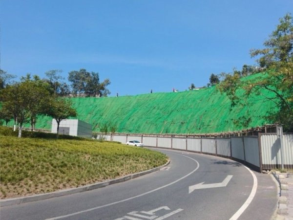 股票怎么加杠杆买入 筑牢道路安全防线 江北区快速处置对山立交匝道边坡落石隐患